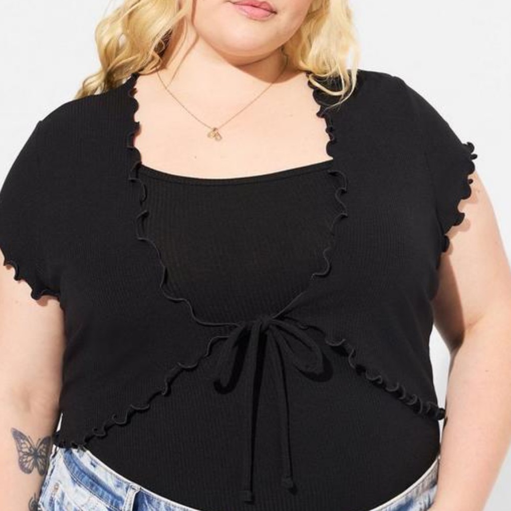 Fitted Supersoft Rib Lettuce Edge Black Cami Shrug Set